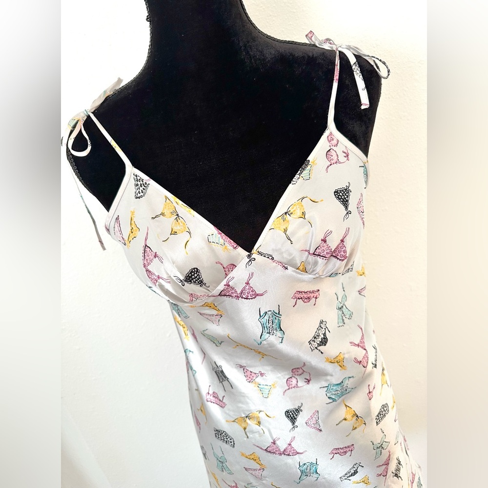 AVON SATIN SLEEP DRESS - Picture 5 of 7